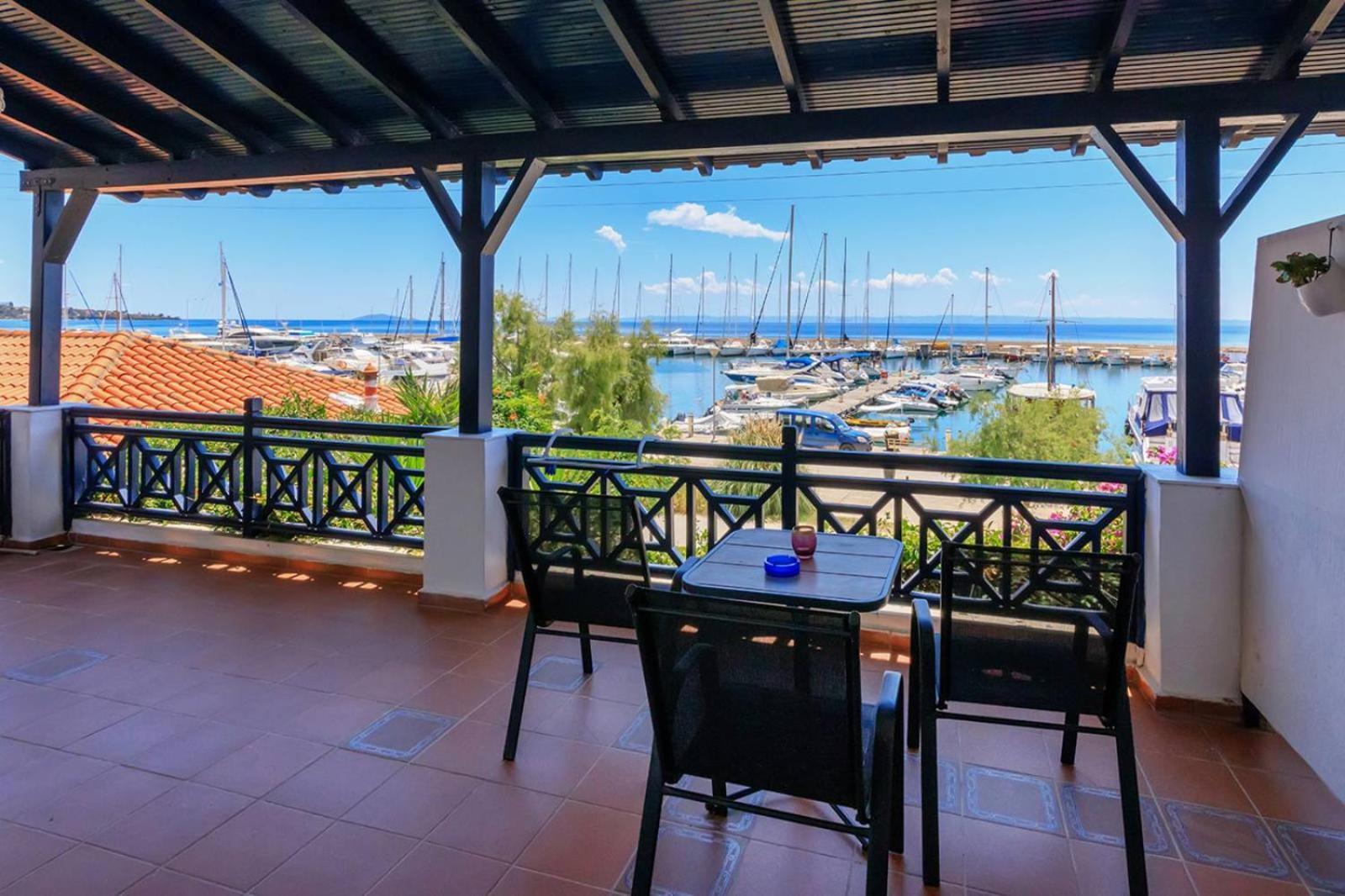 Nikiti Seafront Blueアパートメント エクステリア 写真